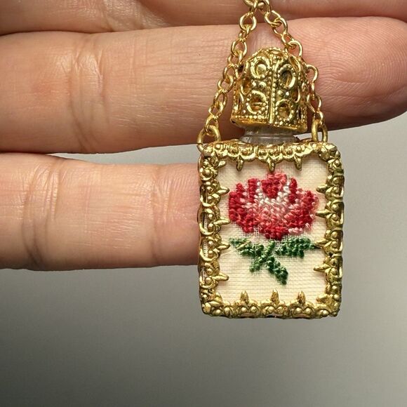 Vintage 1920’s Petit Point Filigree Glass Blown Flask Brooch Perfume Bottle - Picture 3 of 8